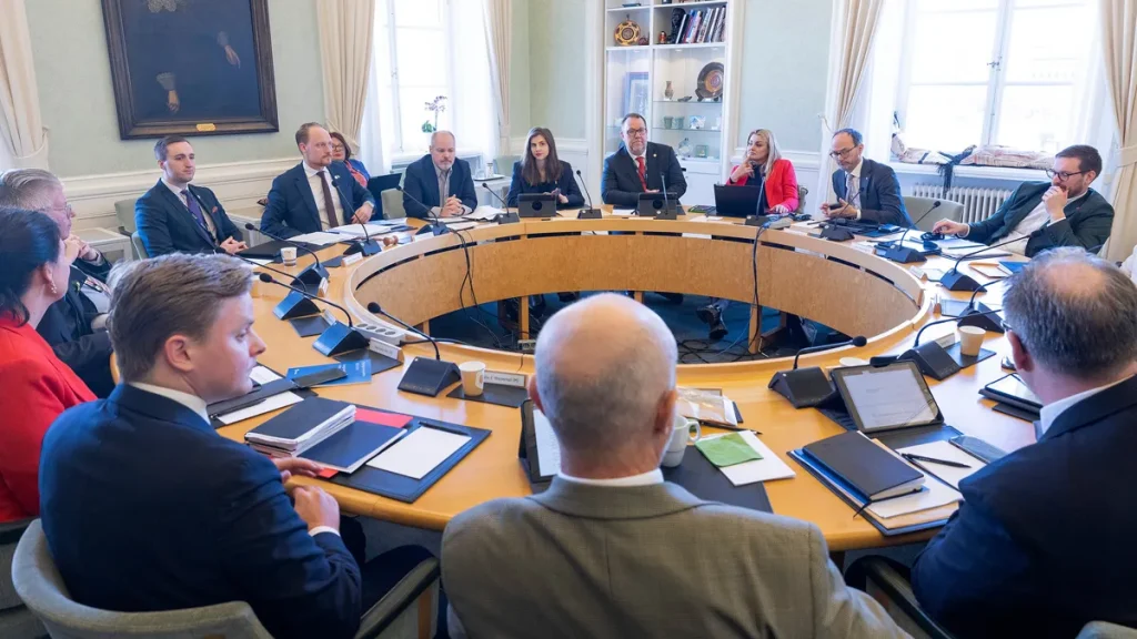 Vad gör konstitutionsutskottet?