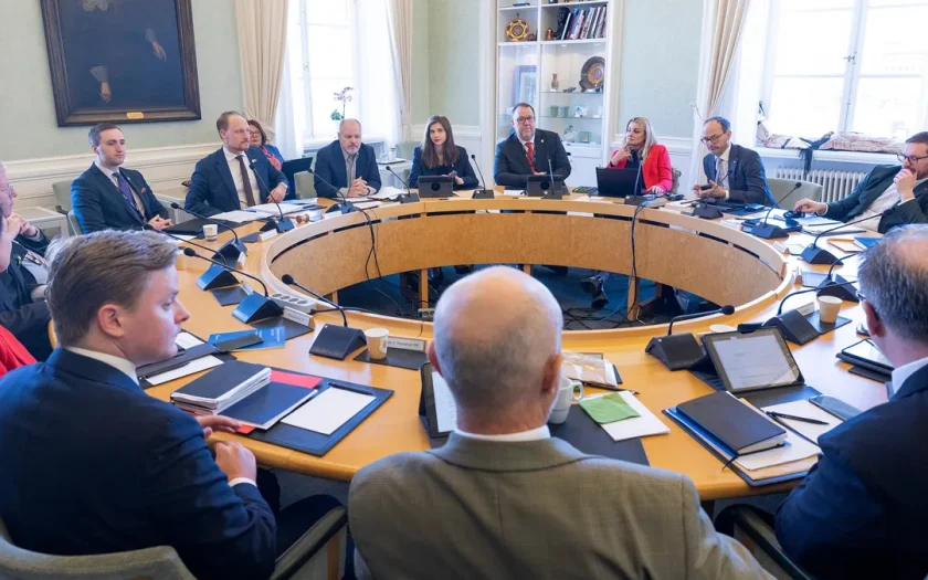 Vad gör konstitutionsutskottet?